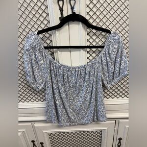 #42 Women’s AE floral blouse